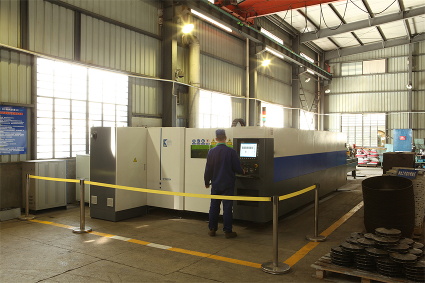 总公司激光切割机 - 副本.JPG